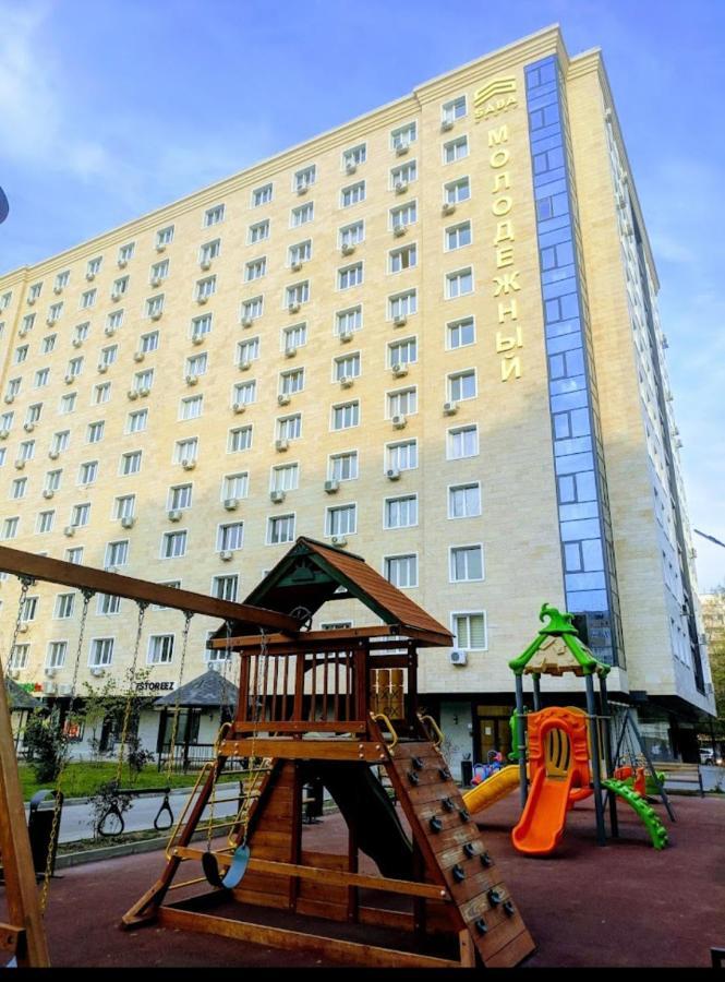 Апартаменты В Центре, В Новом Доме Almaty Extérieur photo